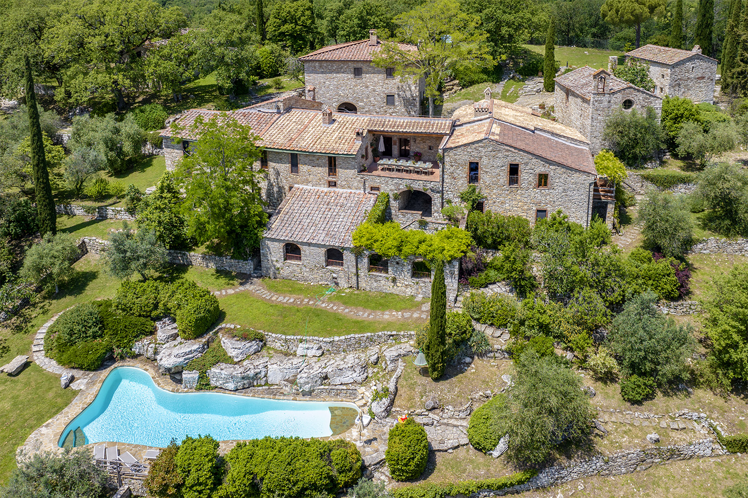 Das ganze Anwesen (alle Häuser)